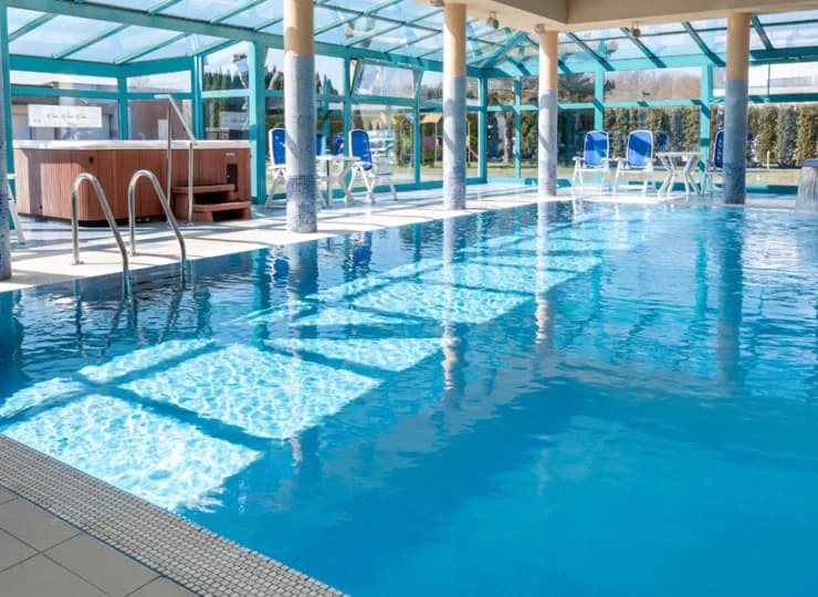 Dla gości hotelu jest dostępny kryty basen oraz jacuzzi
