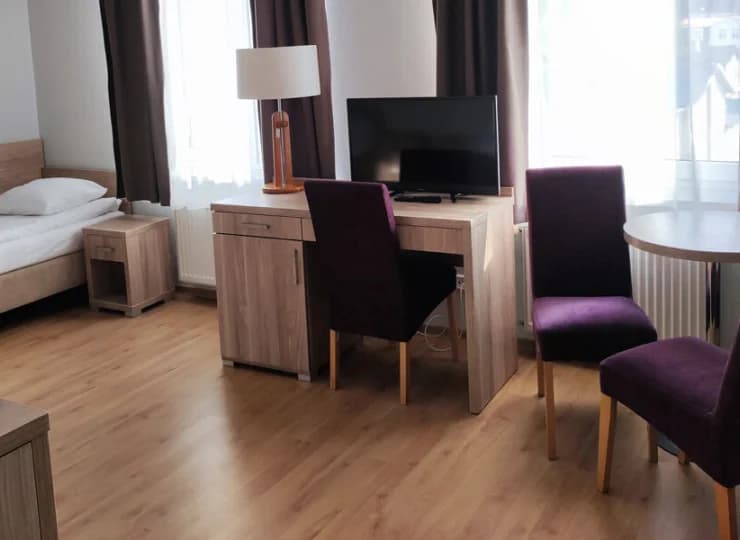 Na gości czekają przestronne i funkcjonalnie wyposażone pokoje