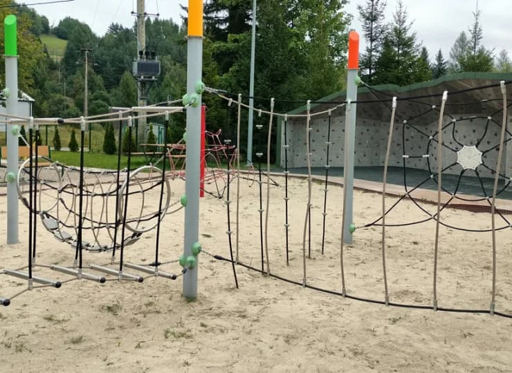 Czeka na nich także duży plac zabaw z torem przeszkód