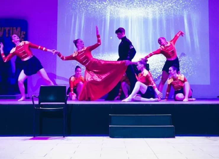 Wieczorami w amfiteatrze są wystawiane musicale