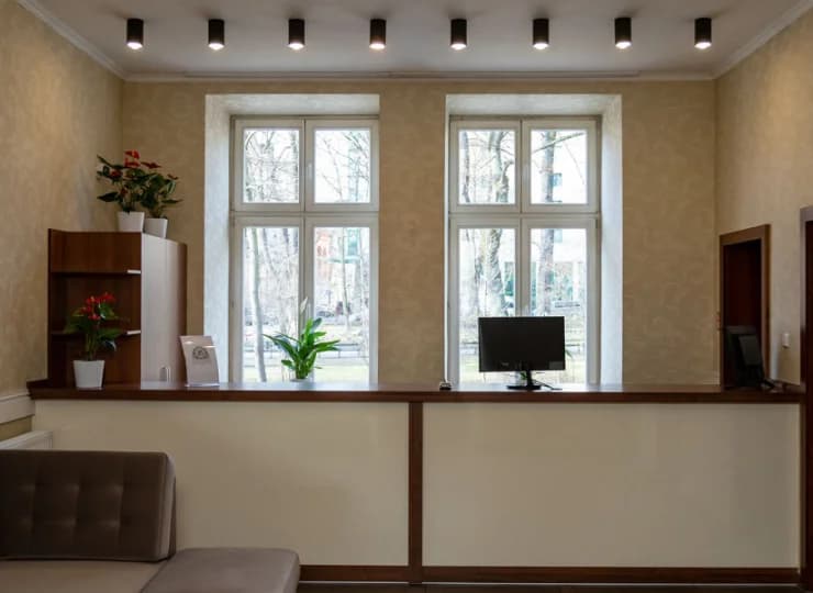 Przyjemne alejki Plant, Barbakan, Teatr Słowackiego - to sąsiedztwo hotelu