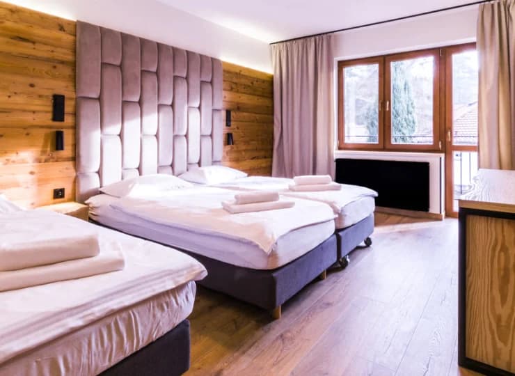 Wygodne pokoje są zlokalizowane w dwóch budynkach w standardzie hotelowym