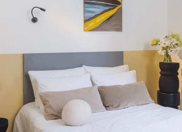 W stylowych wnętrzach hotelu Solo Society przyjemnie się odpoczywa
