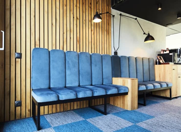 Wystrój inspirowany jest stylem modernistycznym