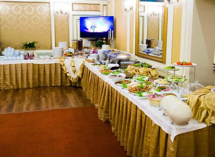Posiłki wydawane są w formie bufetu