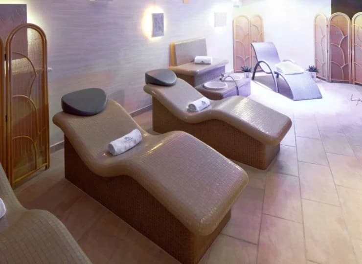 W strefie relaksu także tepidarium, sauna sucha, łaźnia parowa, słoneczna łąka