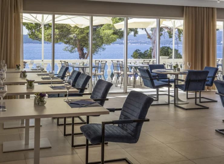 W hotelu mieszczą się restauracje ze spektakularnym widokiem
