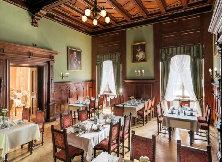 Hotelowa restauracja składa się z trzech pięknych sal