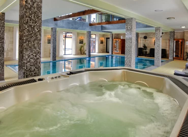 Przestronne jacuzzi idealne do relaksu