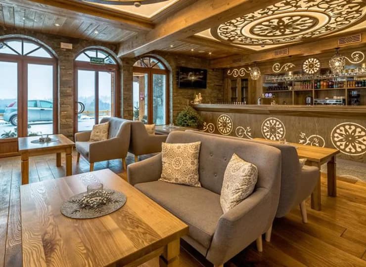 W hotelu mieści się restauracja oraz drink bar