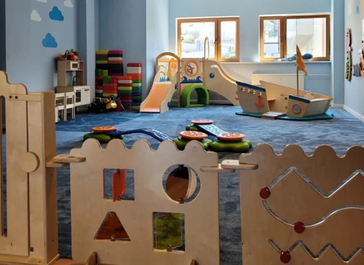 Dla najmłodszych gości przygotowano salę zabaw pełną kreatywnych stanowisk