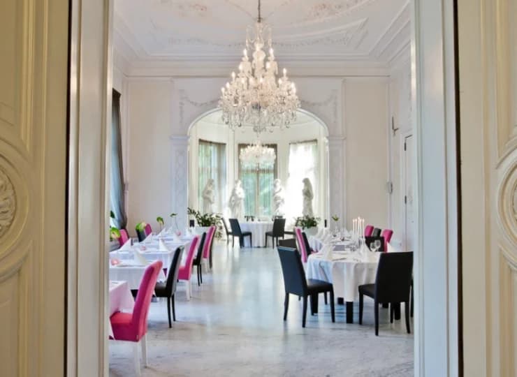 Hotelowa Restauracja Platinum emanuje przytulną elegancją