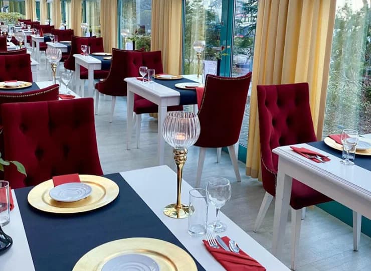 Restauracja oferuje szeroki wybór potraw z karty