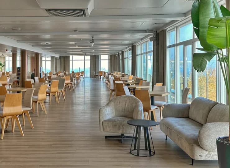 Restauracja znajduje się w pobliskim budynku Resort Król Plaza