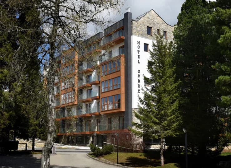 Szczyrbskie Pleso to atrakcyjny ośrodek turystycznych w Tatrach Wysokich