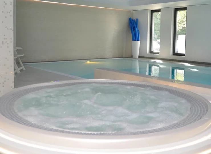Goście mogą zrelaksować się w jacuzzi