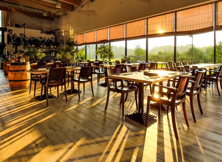 W hotelu działają dwie restauracje