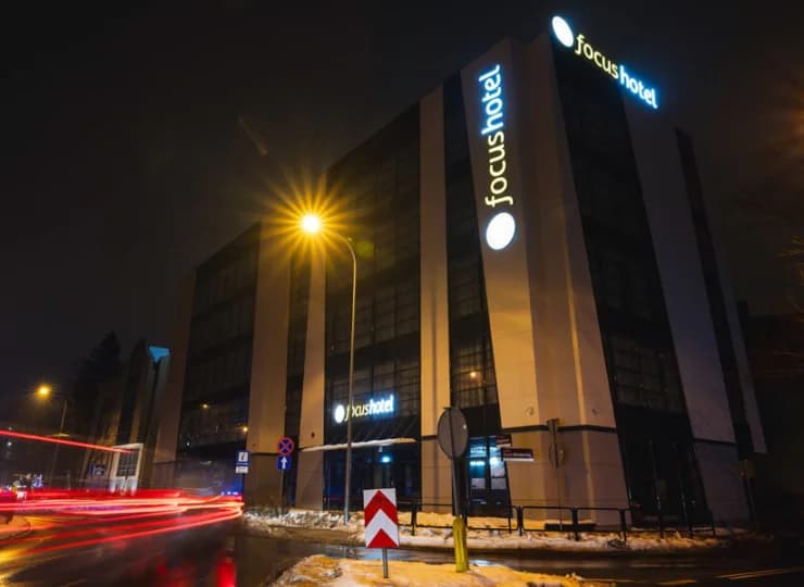 Hotel jest dogodnie zlokalizowany w Śródmieściu – blisko Starego Miasta i plaży