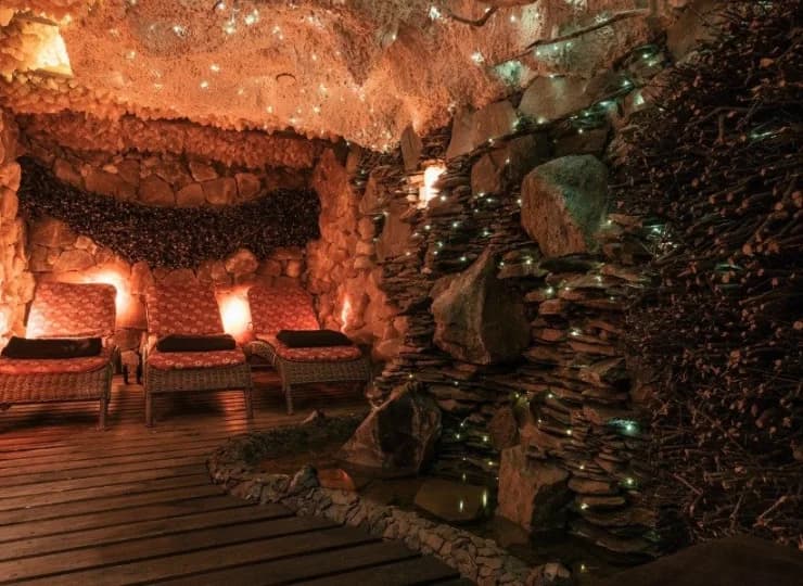 W strefie wellness znajduje się grota bursztynowa