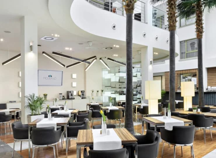 Hotel szczyci się restauracją, która stanowi dobre miejsce spotkań