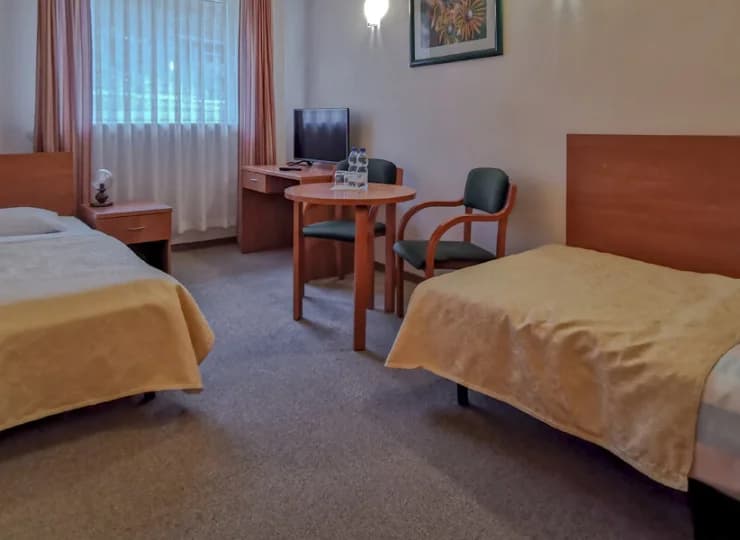 Istnieje możliwość zakwaterowania w pokoju dla 2 oraz 3 osób