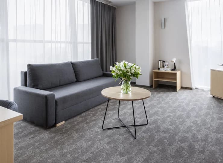 Apartament składa się z salonu z rozkładaną sofą i odrębnej sypialni
