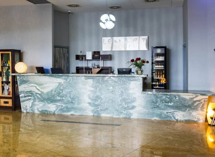 Recepcja Hotelu Lenart jest czynna przez całą dobę
