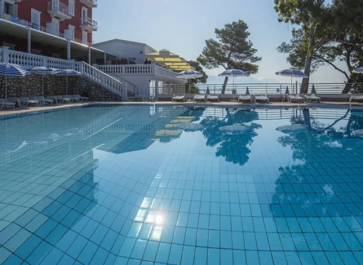 Aminess Bellevue Hotel**** posiada także kompleks zewnętrznych basenów