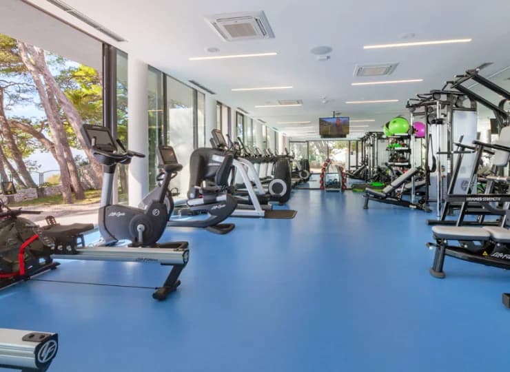 W strefie fitness zamontowano nowoczesne urządzenia