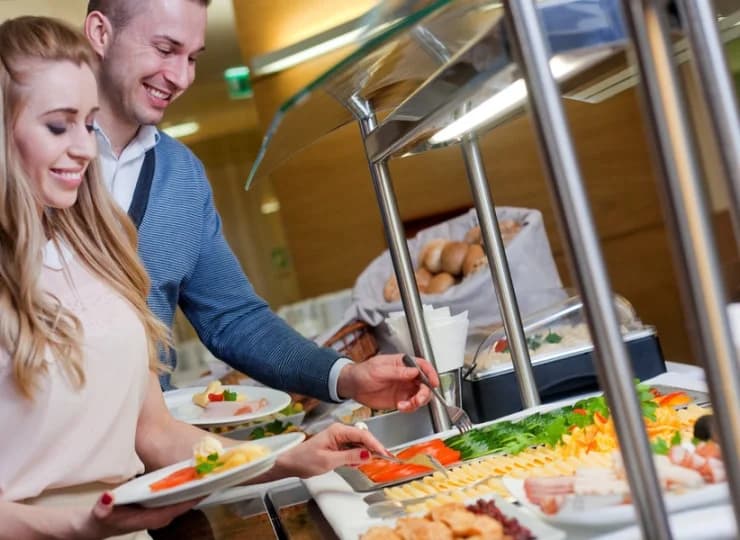 Śniadanie w formie bufetu jest różnorodne i smaczne