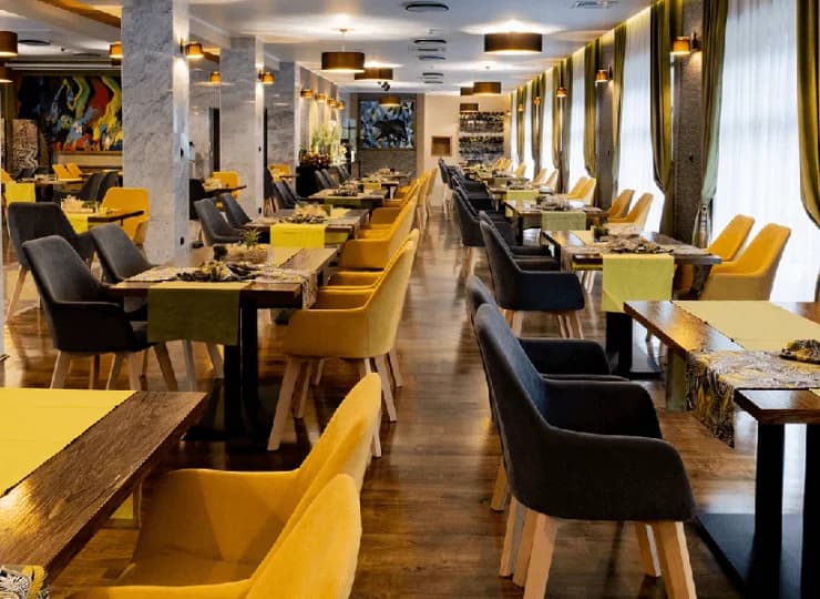 Restauracja jest elegancko zaaranżowana