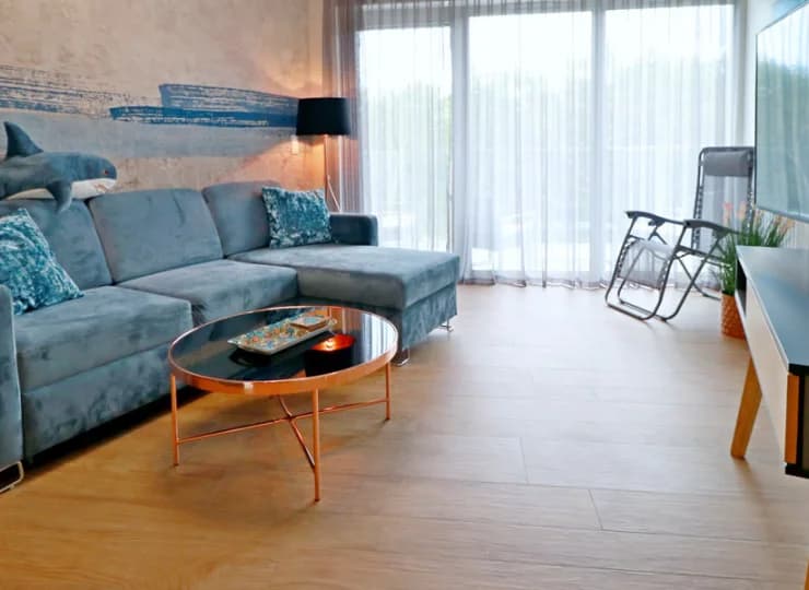 Są także większe apartamenty z oddzielnym salonem i 1 sypialnią