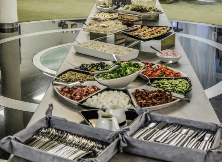 Śniadania w formie bufetu bogate są w naturalne produkty
