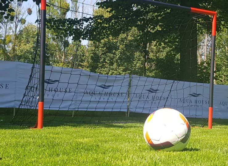 Spragnieni aktywności mogą korzystać z boiska