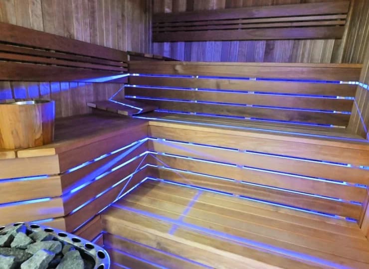 W strefie wellness goście mogą skorzystać z sauny fińskiej