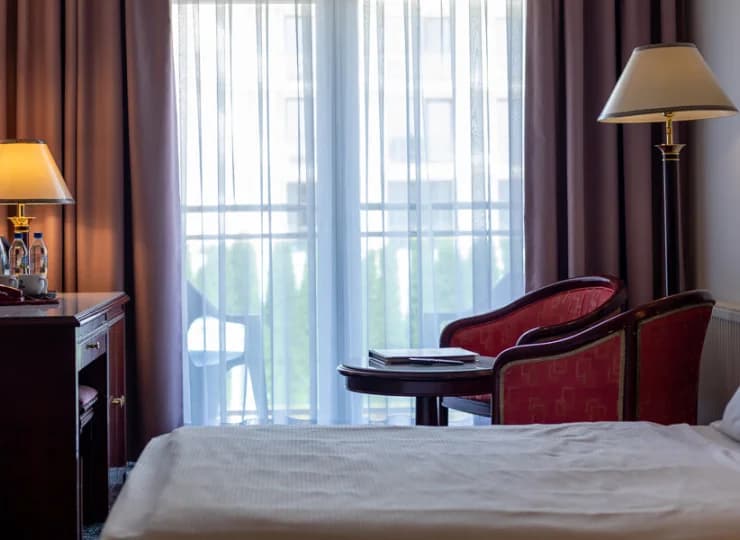 Pokoje na piętrze mają także w balkon