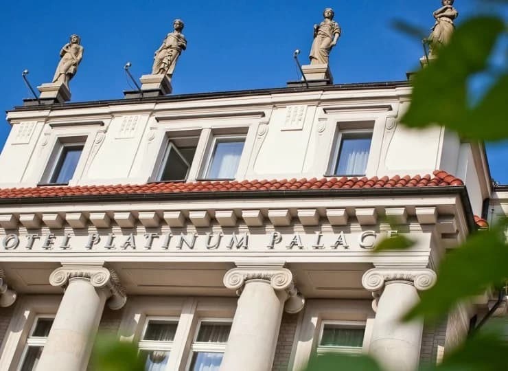 Nie tylko wnętrza, ale też fasada pałacu została ze szczegółami wyremontowana