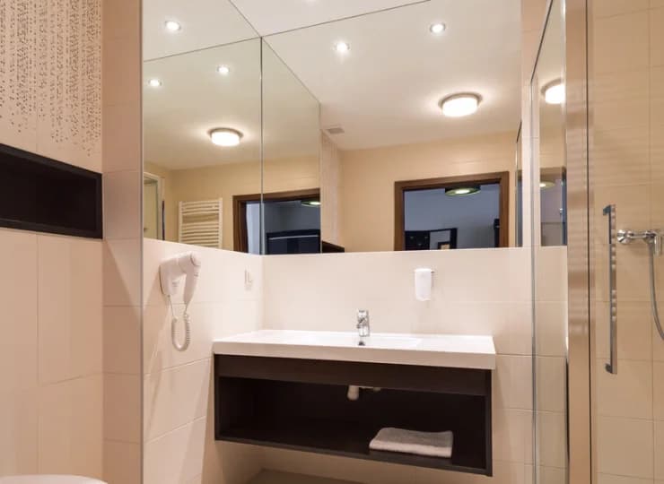 Przykładowa łazienka w budynku Mineralne SPA