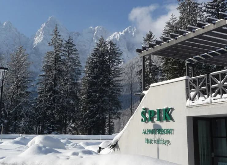 Resort jest przepięknie położony z widokiem na alpejskie szczyty