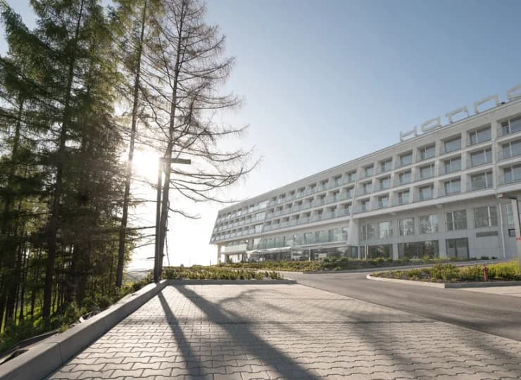 Modernistyczna architektura i designerskie wnętrza dla dorosłych gości