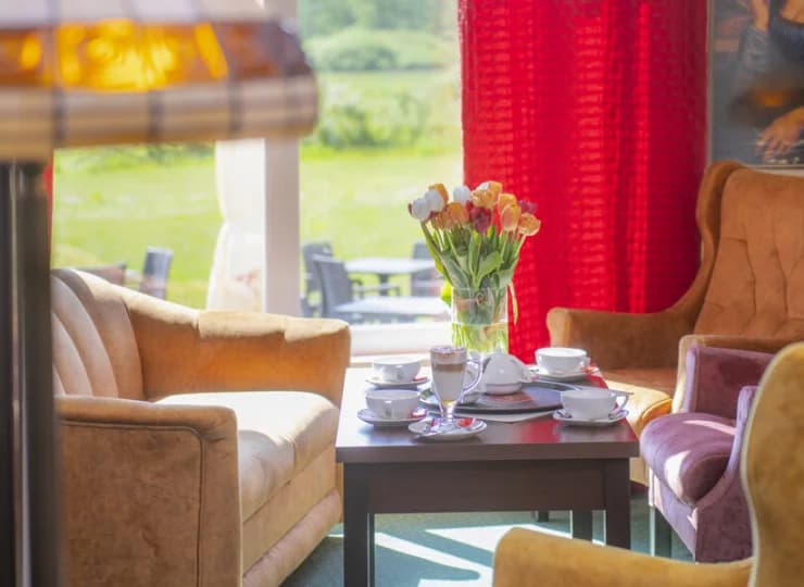 Hotel wyróżniają przyjemne wnętrza
