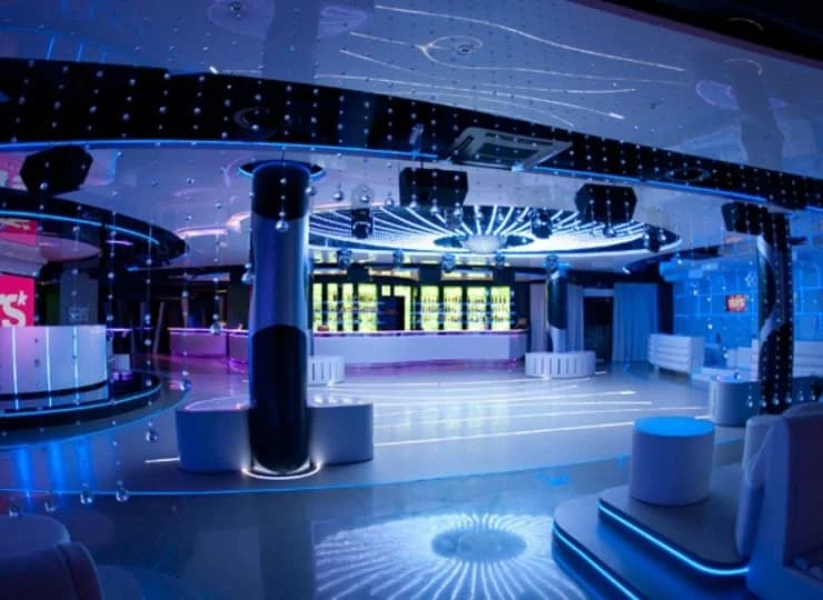 Klub liczy ponad 500 m2 powierzchni i jest podzielony na strefy