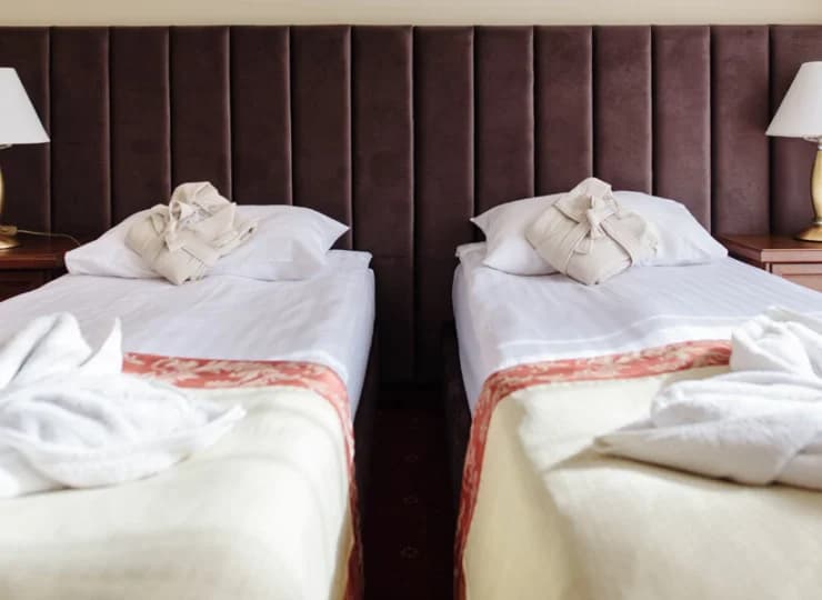 W ofercie są komfortowe pokoje klasy lux