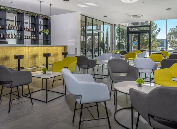 W hotelu mieści się nowoczesny Aperitiv Bar