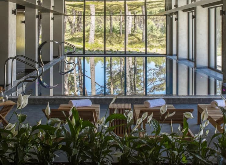 Hotel jest pięknie usytuowany i skomponowany w zgodzie z przyrodą