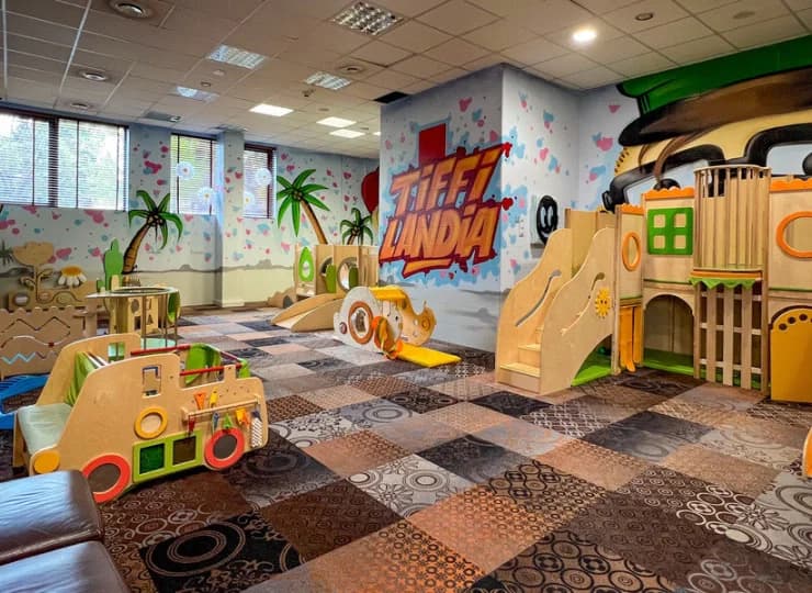 Wizytówką hotelu jest Tiffilandia - sala zabaw dla dzieci