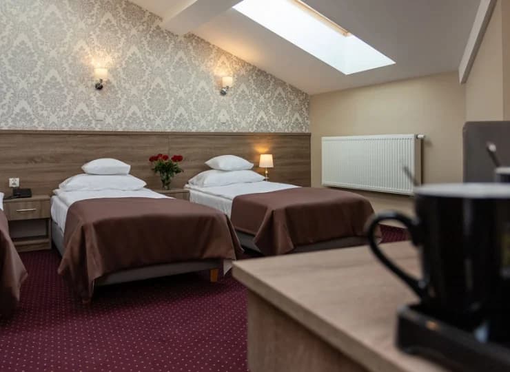 Hotel Maximum to wygodny nocleg w centrum miasta, blisko dworca kolejowego