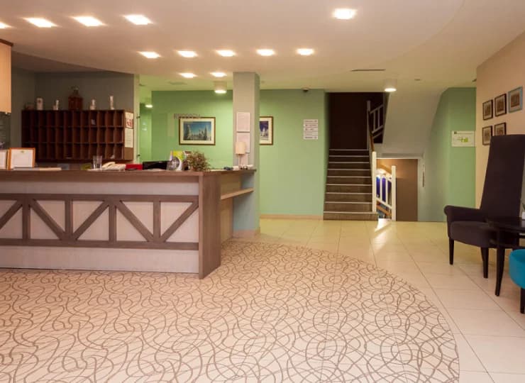 Recepcja hotelu działa całodobowo w okresie otwarcia hotelu