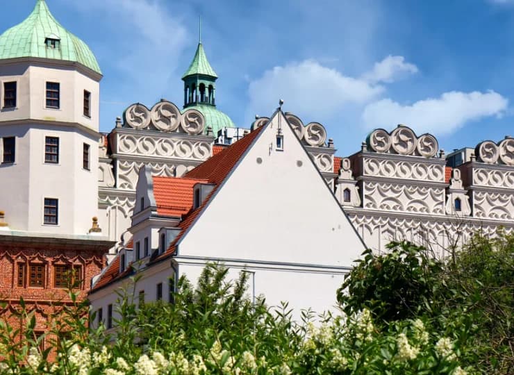Od Zamku Książąt Pomorskich aparthotel dzieli 20 min spaceru