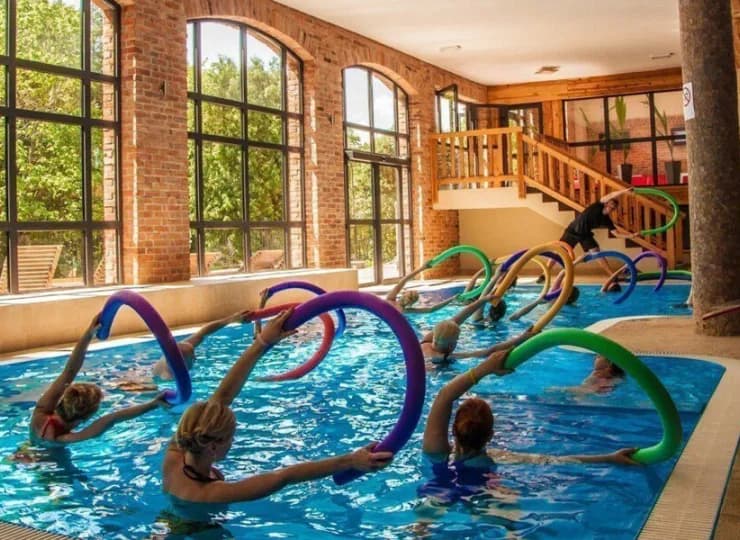 Na basenie są organizowane zajęcia z aqua aerobiku
